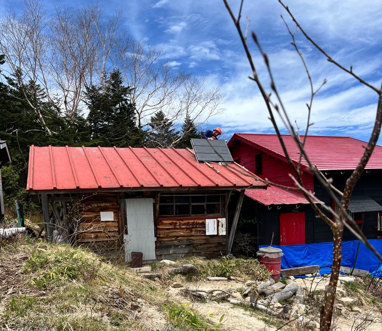 越百避難小屋